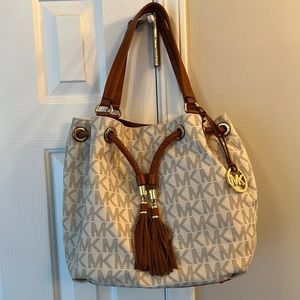 Michael Kors Vanilla Shoulder Bag